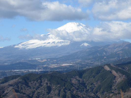 雲が行ったり来たりの富士山　この時が一番よく見えた