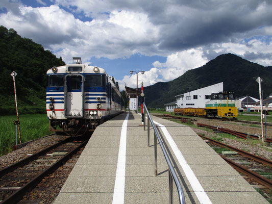 今は小出からこの只見駅が終着駅　この列車は再び折り返して行きます