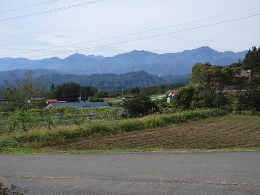 小川村の風景6　少し下ると鹿島槍ヶ岳から爺ヶ岳が見える