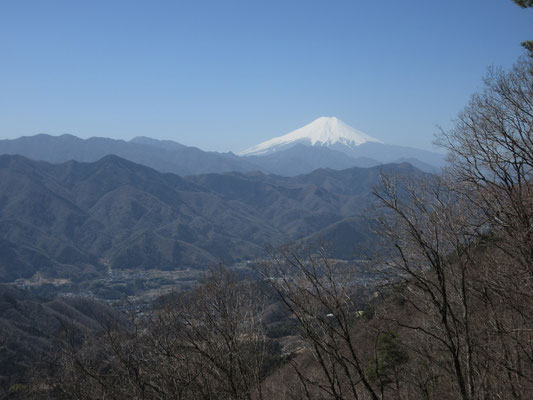 見れば見事な富士山　稜線の様子がとてもいいバランス