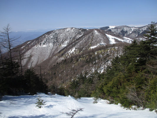 こちらは登山口方面の高峰山