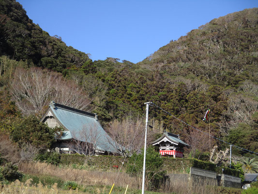 長性寺　紅白の幕が掛けられているのは鐘撞堂で、ご住職のお勧めもあり四人で突かせて頂きました