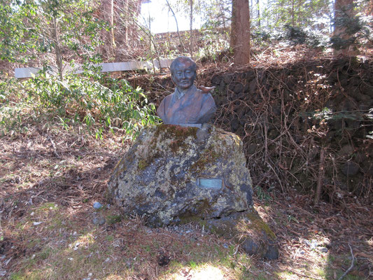 そこには日本野鳥の会創始者・中西悟堂の銅像があった　