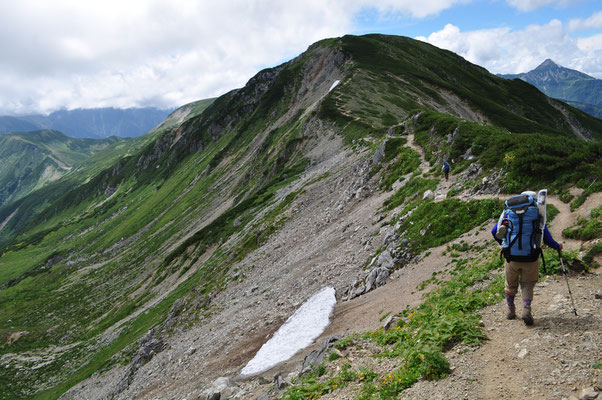 丸山（2854ｍ）に向かう