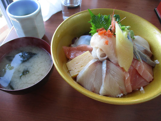 帰りには道の駅の食堂にて海鮮丼をおいしく戴きました