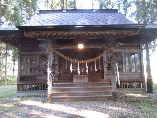 仁科神社裏手に回るとこのような社殿があった