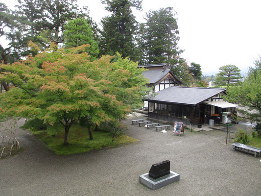 中尊寺から15分ほど歩いて、こんどは毛越寺（もうつうじ）　