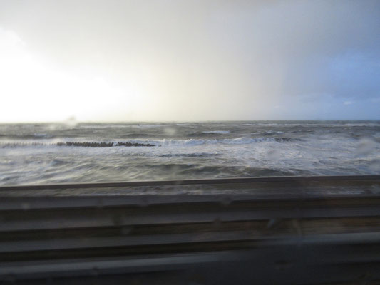 帰路に見た日本海　さすがに日本海は太平洋側とは全く違う　天候も雨、霰、雷、晴れ間、虹と目まぐるしかった