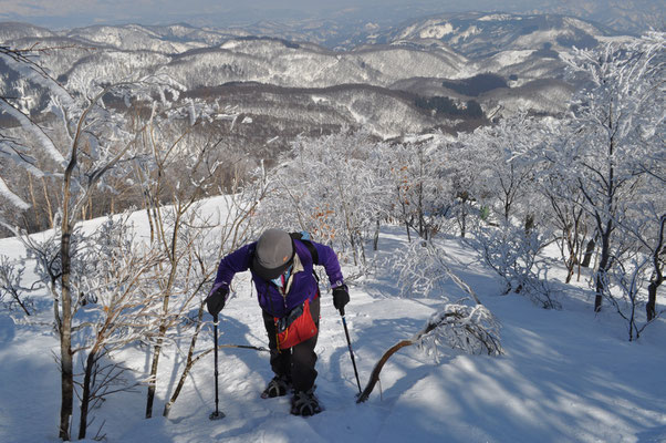 リフトを降りてから、山頂に向けての登り