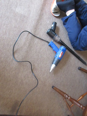 この道具はピンポイントで当てた箇所を温める何とかヒーターというもの　なんでこんなものまであるのだろう？　