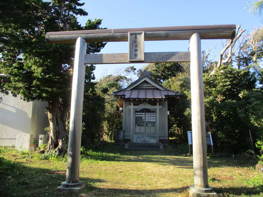 恵比須島です　ここは古代人が「海の神」に祈りを捧げた場所とのこと　今ではすぐ隣に燈台（指向灯）が建っています