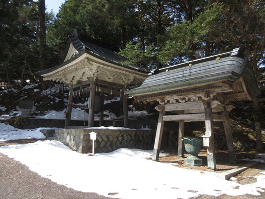 昨日は霧で真っ白だった鐘楼　帰りがけに「ゴーン」と一回突かせてもらった