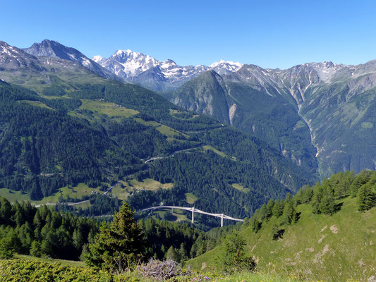 Blick gen Süd - Weissmiesgruppe - unten die Simplon-Passstrasse