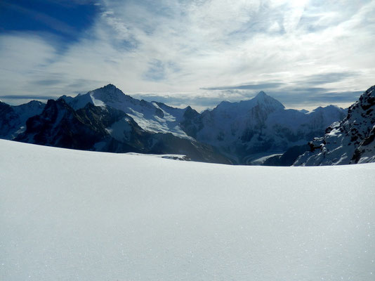 Auf dem Gipfelplateau - Blick nach Ost - Zinalrothorn - Obergabelhorn