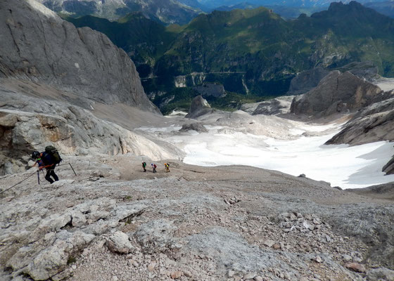 Abstieg - Wand-Tiefblick gen Nord