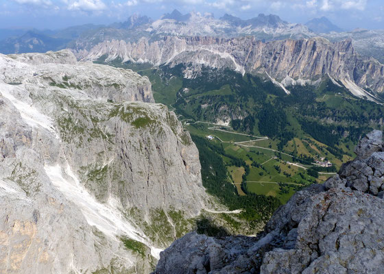 Tiefblick zum Grödnerjoch