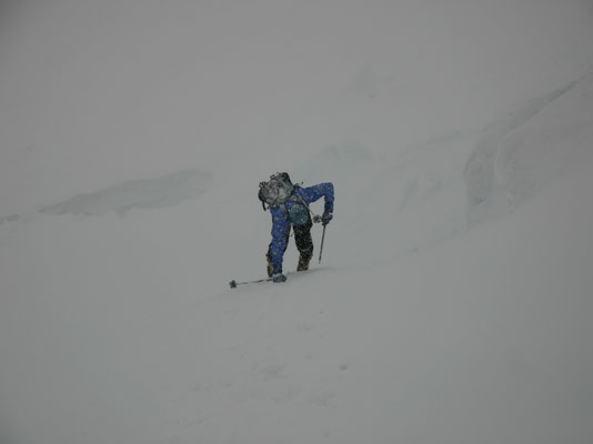 Rückzug im Schneesturm