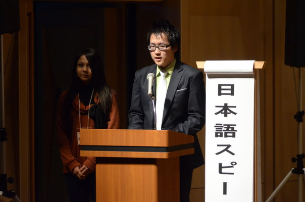 スピーチ大会司会デビットさん