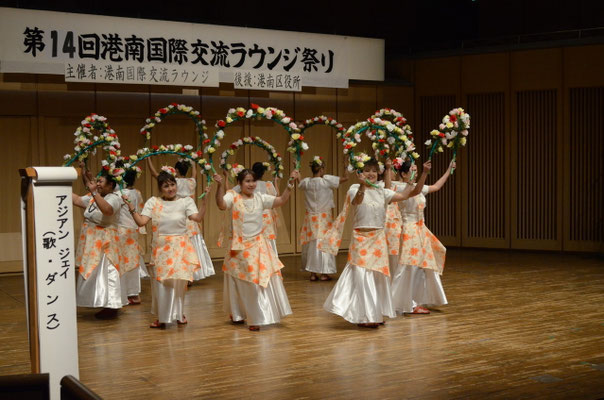 アジアン　ジェイ（歌、ダンス）
