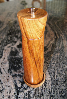 Pfeffermühle Nuß H 215 mm verkauft