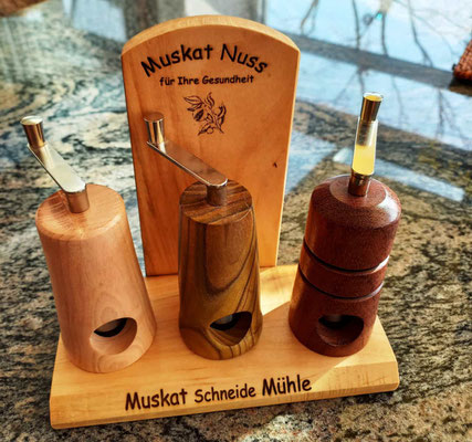 Muskat Mühlen -- schweizer Qualitäts - Mahlscheibe -- Gesamthöhe ca 130 mm Höhe