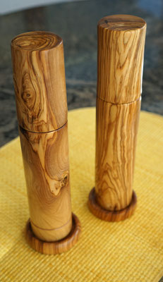 Pfeffer -, Salzmühle aus Olivenholz