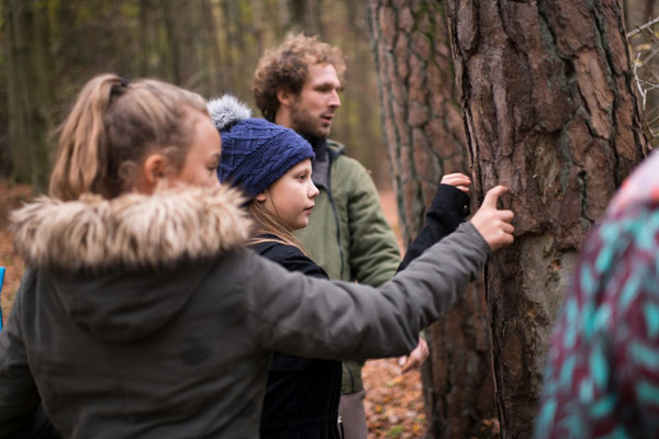 Auf Tuchfühlung mit der Natur - Herbstcamp Wildnisschule Habichtswald