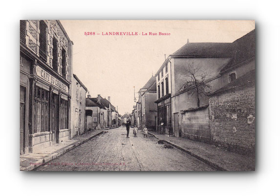 - La Rue Basse - LANDREVILLE - 07.1915 -