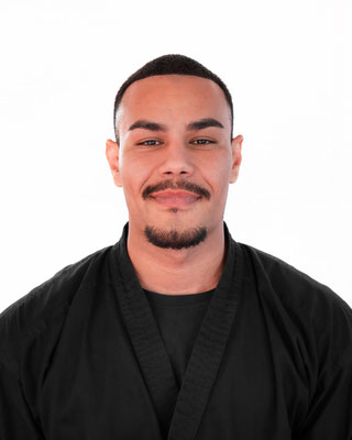 Rischad Hashemi | Kick-Point Rüsselsheim - Schulleiter  | 2. Dan Karate | 2. Dan Kickboxen | Krav Maga Instructor | Gewaltpräventionslehrer