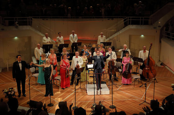 Kammermusiksaal Berliner Philharmonie mit Eric Fennell, Ronny Heinrich und Orchester