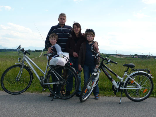 Juni 2009, die Familie beim Fahrradausflug