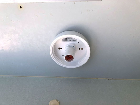 浴室照明器具の交換作業の様子。その2【新潟市北区】