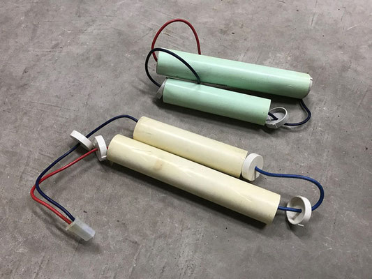 撤去回収した未使用の避難誘導灯の内蔵電源(バッテリー)