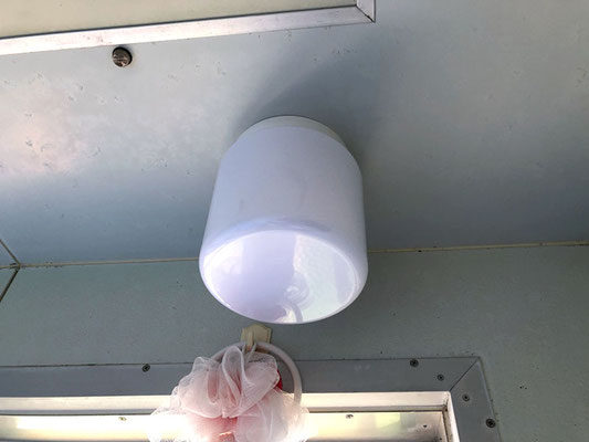 浴室照明器具の交換作業の様子。その3【新潟市北区】
