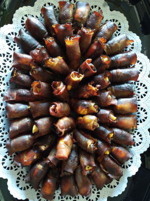 Dattelpralinen mit Schafskäse und Speck