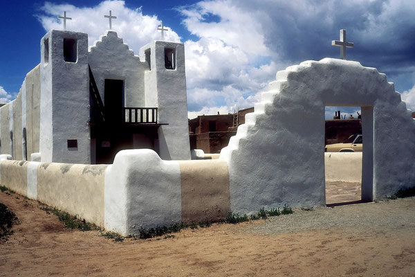 Mission Church im Taos Pueblo, New Mexico, 1987