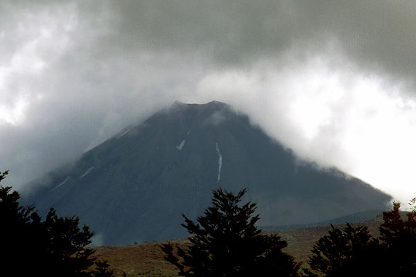 Der Mount Ngauruhoe ist ein aktiver Vulkan auf der Nordinsel von Neuseeland