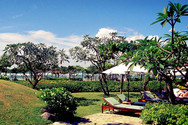 Tropische Vegetation, tolle Strände und viel Kultur gibt es auf Bali