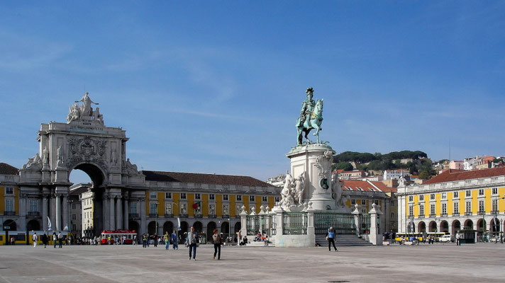 Der Praca do Comercio ( Platz des Handels ) ist der größte Platz in Lissabon