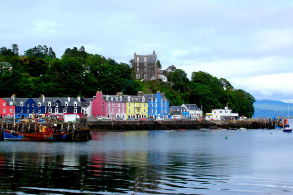 dDas Hafenstädtchen Tobermory auf Mull