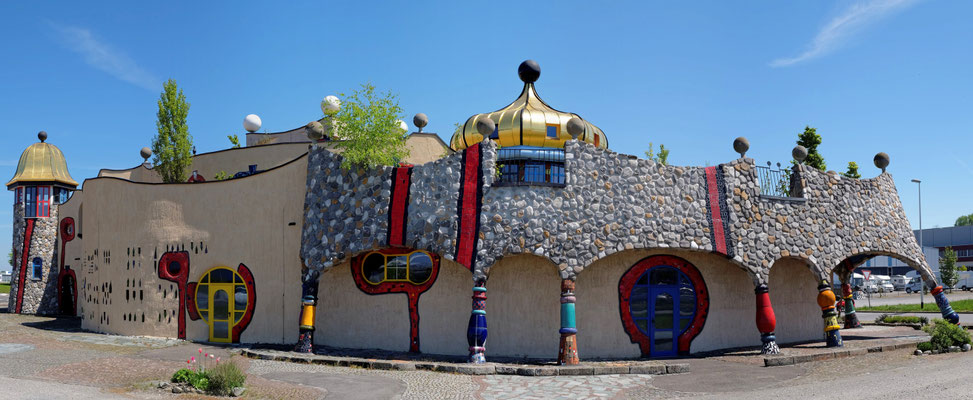 Die Hundertwasser Markthalle in Staad am Bodensee