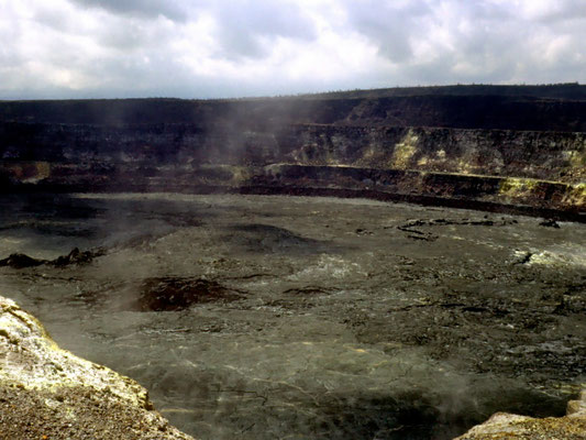 Blick in einen der aktivsten Vulkane: Kilauea Krater auf Hawaii