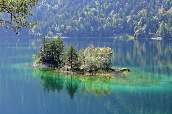 Der Eibsee am Fuss der Zugspitze