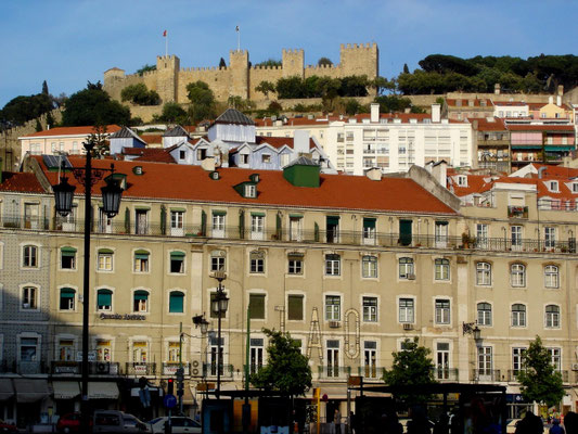 Hoch thront das Castelo de Sao Gorge über der Altstadt