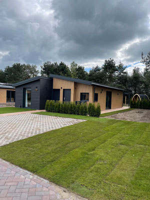 De aanbouw van de 'Rancho Grande Lodges', periode 10-2023 t/m 22-04-2024. 