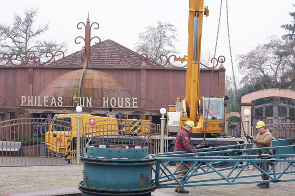 Onderhoud aan de 'Enterprise' (Bron: Attractiepark Slagharen, 15-02-2021)
