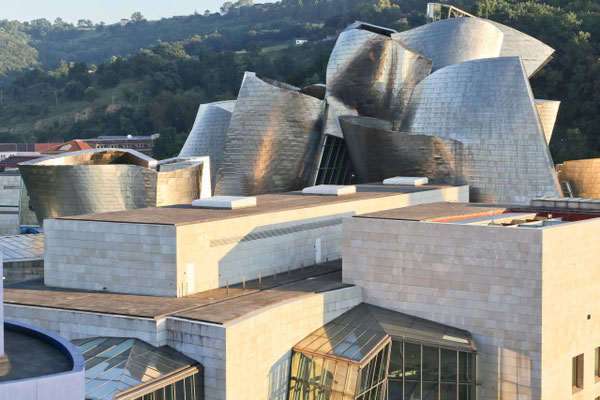 Bilbao, le Musée Guggenheim conçu par l'architecte américain Frank O. Gehry