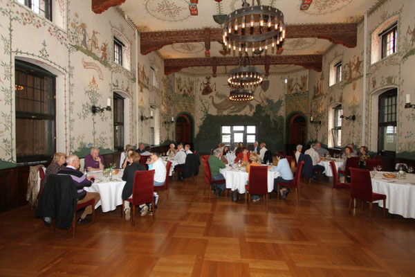 Déjeuner des AFCS dans la salle des armoiries du restaurant de la Wartburg
