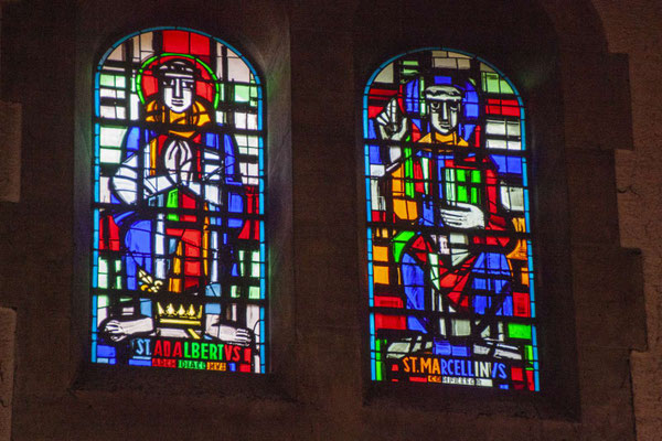 Vitraux de François Gillen à l'intérieur de la basilique.