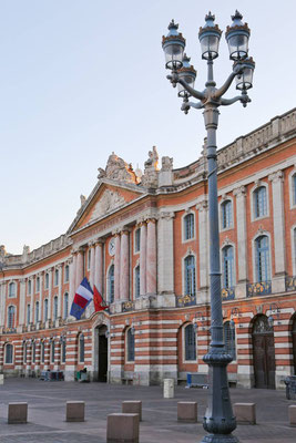 Toulouse, ville rose : Le capitole de Toulouse, Hôtel de Ville et théâtre